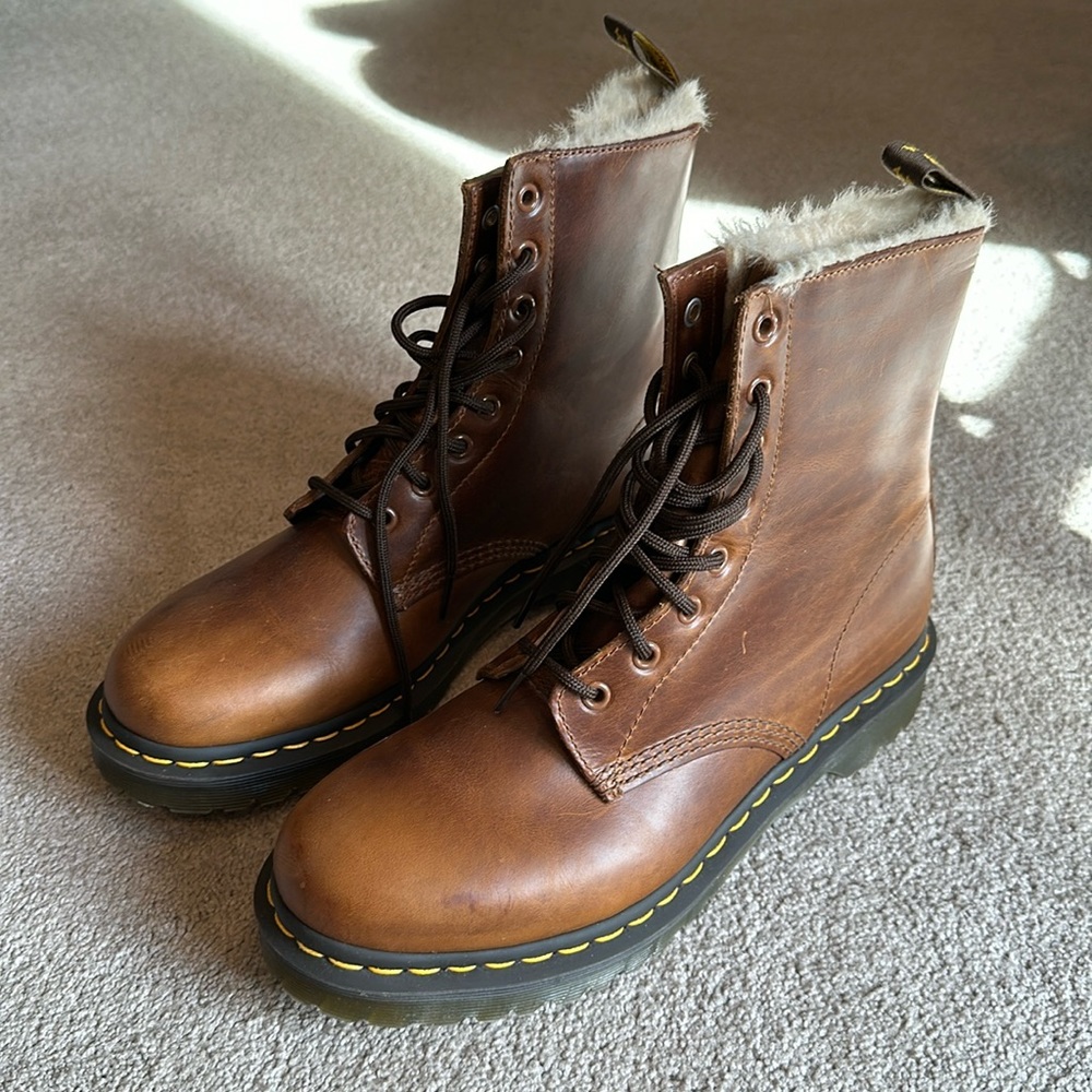 Dr Martens Tan/brown fur lined boots size 11 IS 43 EU